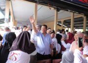 Gubernur Hidayat Arsani Disambut Hangat Warga Pelepak Pute Saat Bagikan Ratusan Sembako di Momen HUT ke-25 Provinsi