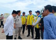 Tinjau Abrasi Pantai Penyak, Gubernur Hidayat Pastikan Pembangunan Talud Berjalan Sesuai Ketentuan