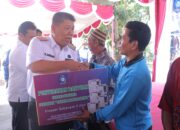 Gubernur Hidayat Arsani Serahkan  Bantuan Sarpras Perikanan ke Nelayan