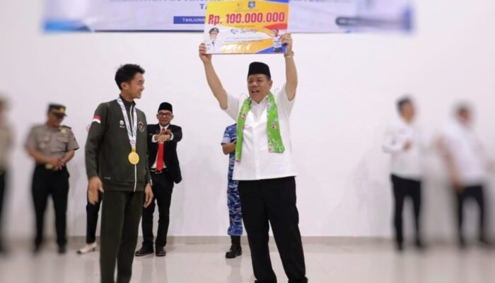 Mengukir Sejarah di SEA GAMES, Robi Syianturi Diberikan Penghargaan Istimewa Oleh Gubernur Hidayat Arsani