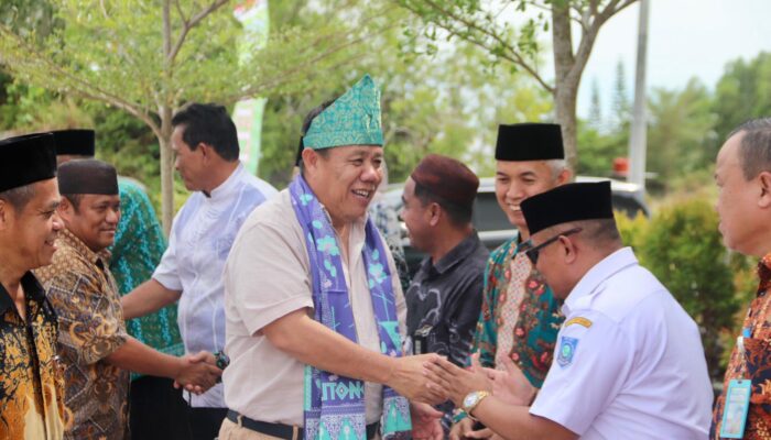 Gubernur Babel Hidayat Arsani Letakkan Batu Pertama Pembangunan Sarana Ibadah MAN 1 Belitung, Sekaligus Salurkan Bantuan Material