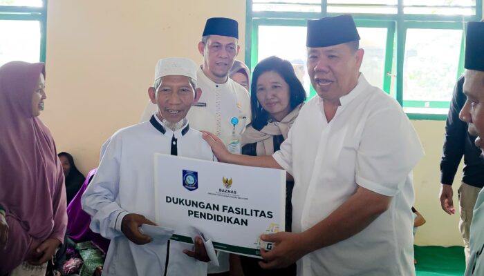 Tebarkan Kebaikan di Bulan Ramadan, Gubernur Hidayat Arsani Salurkan Zakat BAZNAS di Desa Penyamun