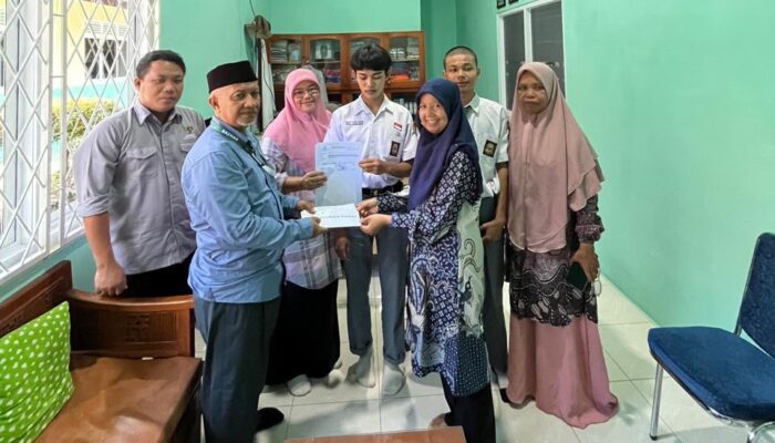 Melalui Zakat Para Muzaki, BAZNAS Provinsi Kep. Bangka Belitung Ringankan Tunggakan Siswa di SMK PGRI Pangkalpinang
