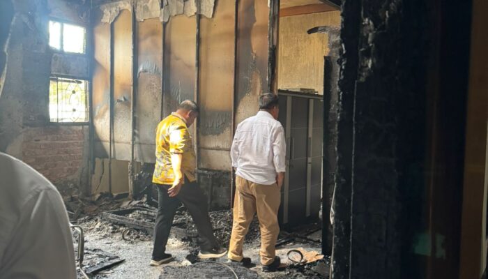 Pasca Kebakaran Gubernur Hidayat Arsani Langsung Tinjau, Kadishub Babel Tetap Ngantor di Ruang Sederhana
