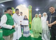 Safari Ramadan Wali Kota Saparudin Menyasar Pemukiman Padat Penduduk  Serahkan Santunan dan Bantuan Mushola
