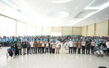 Pelayanan Prima Gubernur Hidayat Arsani Serahkan Dana Hibah untuk Jemaah Haji 2026