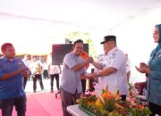 Pasang Life Jacket ke Nelayan, Gubernur Hidayat Arsani Tekankan Budaya Siaga Bencana