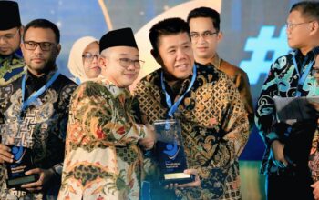 Gubernur Babel Hidayat Arsani Raih Penghargaan Terbaik 1 Validitas Data Pendidikan Nasional