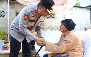 Kapolda Babel Bedah Rumah Warga Di Belitung Sambut HUT Bhayangkara Ke 80