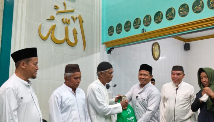 Peringati Tahun Baru Hijriah, BAZNAS Babel Gelar Tausiyah dan Salurkan Zakat untuk 100 Kaum Dhuafa