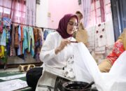 Coba Nyanting di Belitung, Noni Hidayat Ajak Warga Bangga Pakai Batik Lokal