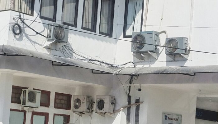 Kabel Semrawut di Depan Kantor Dinas Pendidikan Babel, Cerminan Buruk Pengelolaan Aset Pemerintah