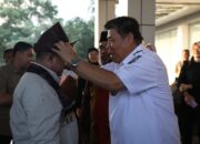 Disambut Topi Setanjak Oleh Gubernur, Mendikdasmen Prof Abdul Mu’ti Tiba di Babel