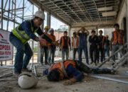 Proyek Kopdes Merah Putih Simpang Katis Memakan Korban Jiwa, Tukang Tewas Saat Pasang Plafon