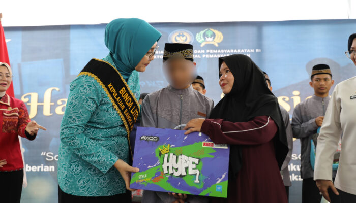 Bentuk Nyata Bunda Literasi Babel Noni Hidayat Hadiahi Laptop Baru untuk M. Ikbal Pasca Bebas dari LPKA