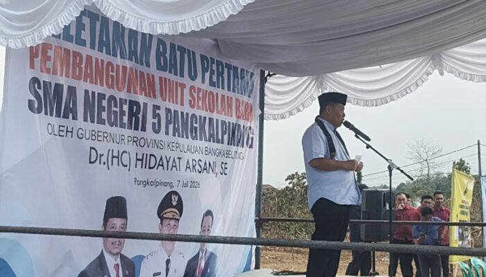 Suri Tauladan! Gubernur Hidayat Arsani Hentikan Pidato Saat Kumandang Azan