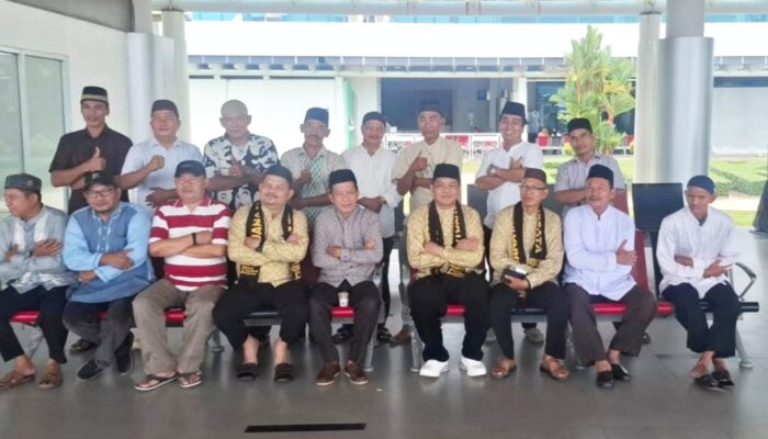 PMOI Babel Antar 10 Anggota Berangkat Umroh dari Bandara Depati Amir