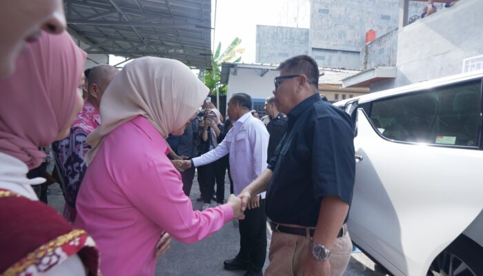 Pastikan Kualitas Gizi Terpenuhi, Gubernur Hidayat Arsani Dampingi Mendukbangga/Kepala BKKBN RI Tinjau Layanan Program MBG 3B