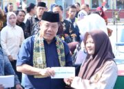 Dorong Pemerataan Pendidikan Di Babal, Gubernur Hidayat Arsani Kembali Salurkan Bantuan Ke Siswa-siswi