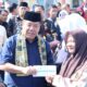 Dorong Pemerataan Pendidikan Di Babal, Gubernur Hidayat Arsani Kembali Salurkan Bantuan Ke Siswa-siswi