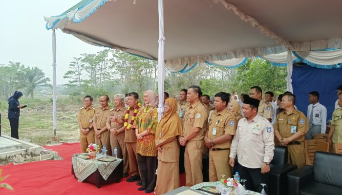 Gubernur Babel Serahkan Bantuan Sumur Bor Di SMAN 2 Sungailiat