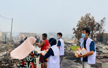 Peduli Korban Kebakaran, Di Bangka Selatan, Rumah Sehat Baznas Timah Dan Baznas Babel Salurkan 50 Kota Masker
