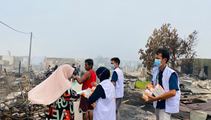 Peduli Korban Kebakaran, Di Bangka Selatan, Rumah Sehat Baznas Timah Dan Baznas Babel Salurkan 50 Kota Masker