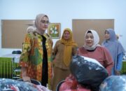 Ketua TP-PKK Noni Hidayat Apresiasi Kepedulian Donatur untuk Korban Kebakaran Serdang